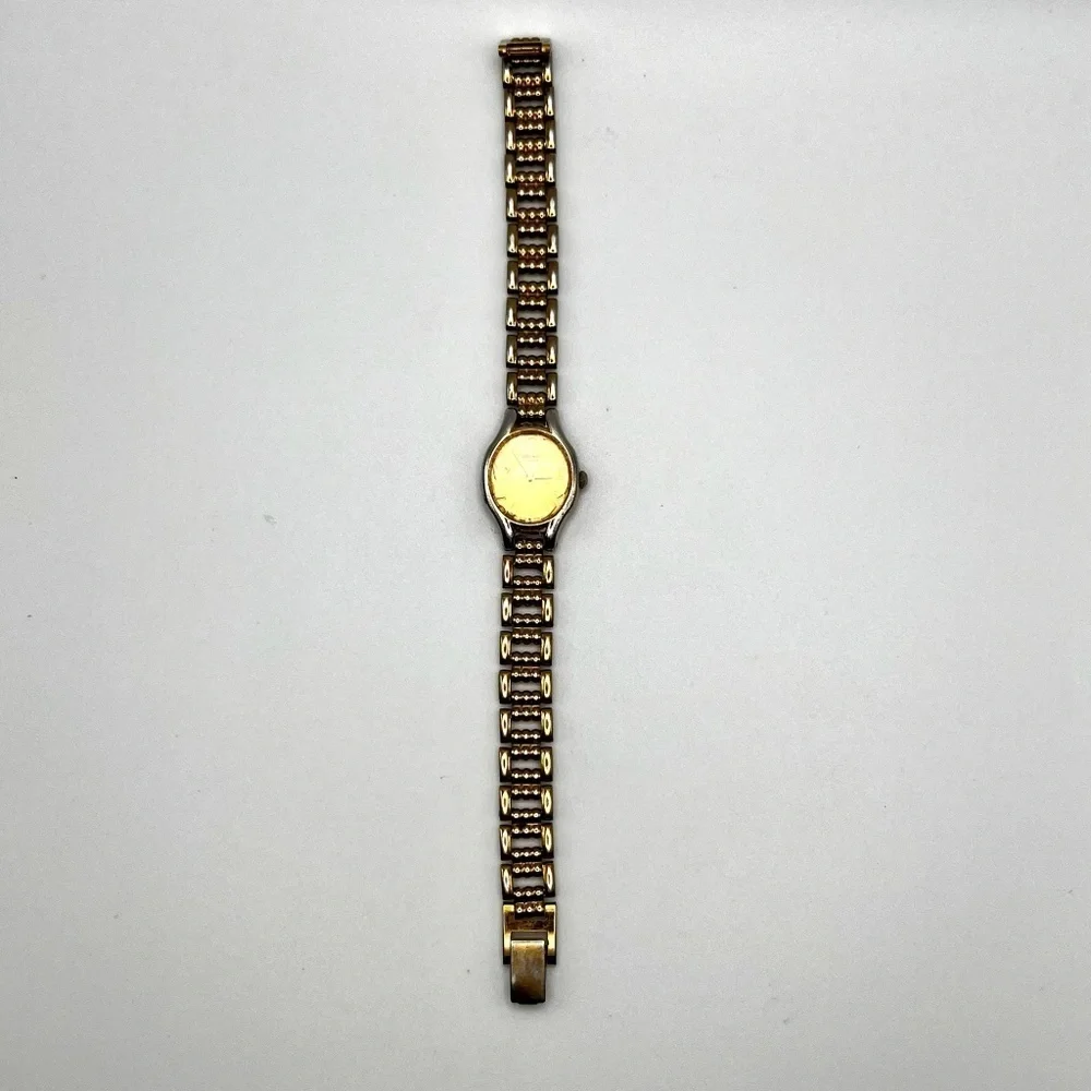 Vintage Seiko Petite Gold tone Oval Ladies Watch Working.